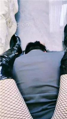 图片[2]-丝丝】长靴-黑丝高跟踩虐-虐乳鞭打完整版】