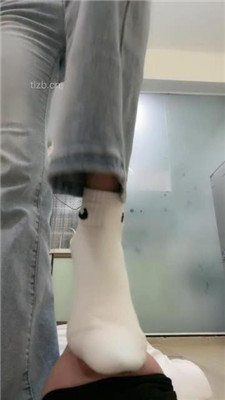 【美娜格格】超臭白袜深喉场_绳艺库视频下载