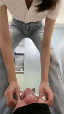 图片[2]-美娜格格】超臭白袜深喉场