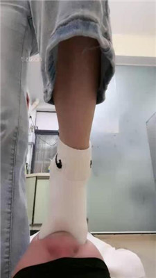 图片[5]-美娜格格】超臭白袜深喉场