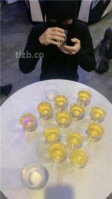 图片[5]-七七】赏赐绿帽男友圣水盛宴