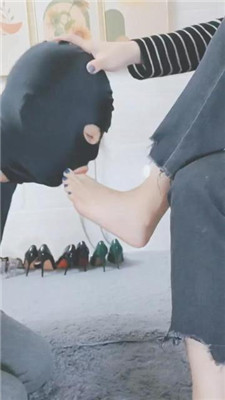 【灵竹】反绑强制舔脚/胯下辱/闻舔高跟_绳艺库视频下载