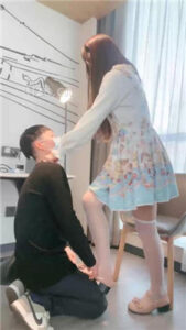 【栗子】小姨虐姐夫_绳艺库视频下载