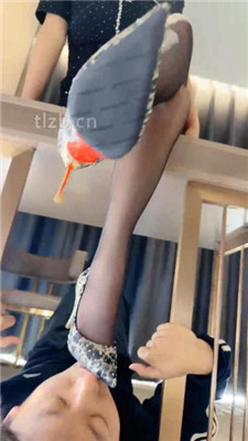 【潘妮女王】喂口水/黑丝高跟美腿踩虐_绳艺库视频下载