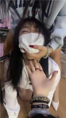 图片[7]-女仆店萌萌】圈养母畜没睡醒就被姐妹花玩弄