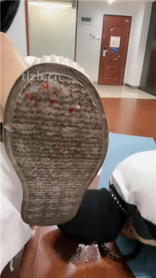 图片[3]-珂儿大小姐】舔超脏鞋底/裸足恋足/赏赐圣水