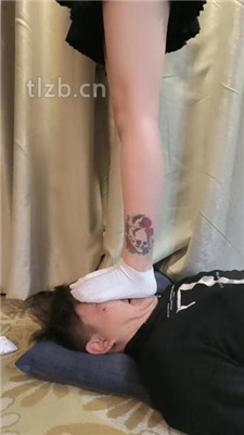 图片[4]-舞池大人】运动鞋全体重踩狗头