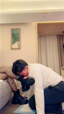 图片[2]-不期而遇】全体重踩踏/跪舔短靴黑丝/骑脖