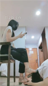 【妮蔻】吃原味脚/骑马/铆钉鞋踩虐_绳艺库视频下载