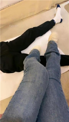 【小琪琪】小白鞋踩狗腿_绳艺库视频下载