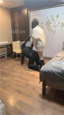 【嘉一】长靴提档/碾压踩狗爪/骑马/强制闻鞋_绳艺库视频下载