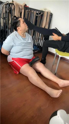 图片[7]-冰色】家奴清理脏鞋底