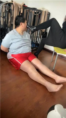 图片[8]-冰色】家奴清理脏鞋底