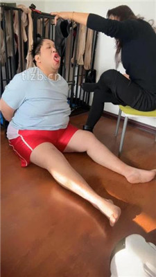 图片[10]-冰色】家奴清理脏鞋底