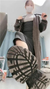 【樱子大人】骑马爬行/运动鞋踩踏提档/舔拖鞋_绳艺库视频下载