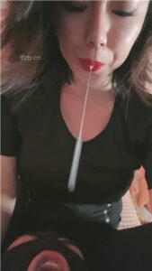 【冷颜】闻香水发骚_绳艺库视频下载