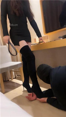 图片[4]-喵主】长靴高跟踩狗爪/狗链遛狗/舔脏鞋棉袜