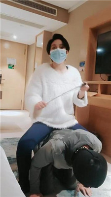 图片[13]-伯爵】吊绑/骑马爬行/裸足恋足舔/鞭打