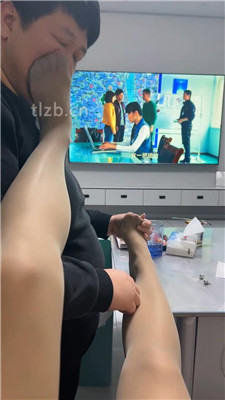 图片[6]-冰色】闻舔主人的原味肉丝jio