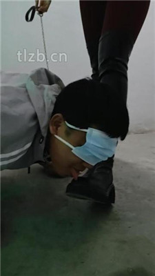图片[4]-猫爷】楼梯间遛狗爬行/长靴踩/喂圣水/闻腋下/脚插嘴