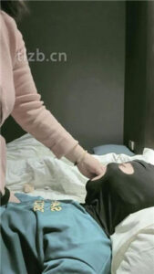 【樊樊】手脚并用插嘴深喉_绳艺库视频下载