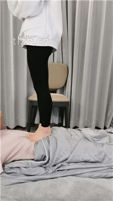 图片[2]-安安】高跟裸足全体重踩踏