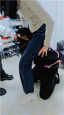 图片[2]-文文文】多S群调-脏鞋踩踏强制舔干净三视角版】