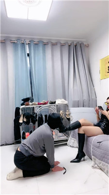 图片[4]-伊兮夫妻】囚禁狗笼/骑马转胯/长靴高跟踩虐/舔腋下喝圣水