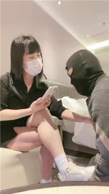 【颜值S】掐乳/跪舔脏运动鞋白袜【完整版】_绳艺库视频下载