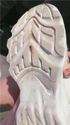 图片[4]-颜值S】掐乳/跪舔脏运动鞋白袜完整版】