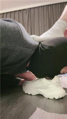 图片[9]-颜值S】掐乳/跪舔脏运动鞋白袜完整版】