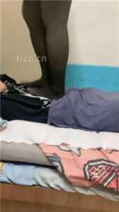 【鬼魅娜主】黑丝脚全体重踩踏_绳艺库视频下载