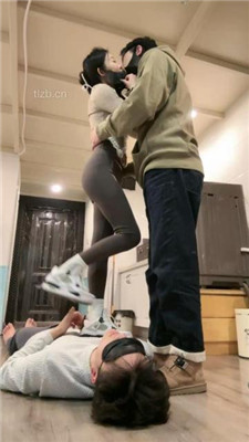 图片[14]-菜小心】情侣主狗笼圈养虐绿帽/强制吃byt