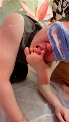 图片[6]-可可女王】清理脚趾缝/脚踩喂食/脏鞋臭袜闻舔