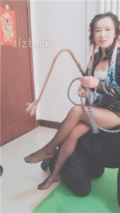 【美容院S】骑马/嘴叼高跟/黑丝jio玩虐_绳艺库视频下载