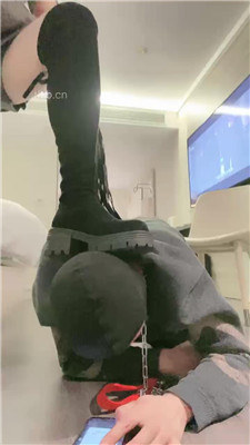 图片[17]-颜值S】给狗子立规矩–耳光/鞭打/踢踹口水