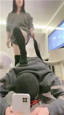 图片[15]-颜值S】给狗子立规矩–耳光/鞭打/踢踹口水