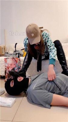 图片[8]-苒溪】清理脏长靴踩踏虐乳/闻白袜鞋窝