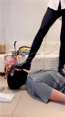 图片[7]-苒溪】清理脏长靴踩踏虐乳/闻白袜鞋窝