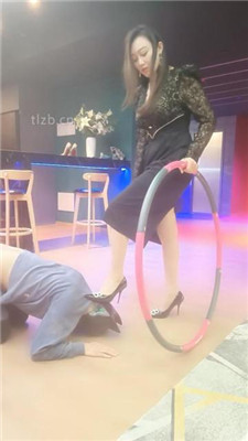 图片[14]-咩祖】跪舔高跟脏鞋/碾压踩狗头/舔鞋底口水/赏赐圣水