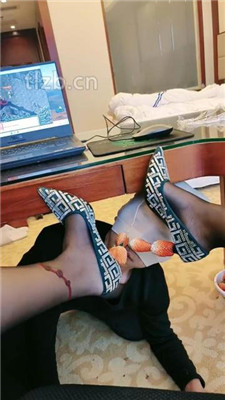 图片[7]-诗恩大大】桌底视角-下贱员工黑丝高跟喂食