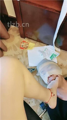 图片[14]-诗恩大大】桌底视角-下贱员工黑丝高跟喂食