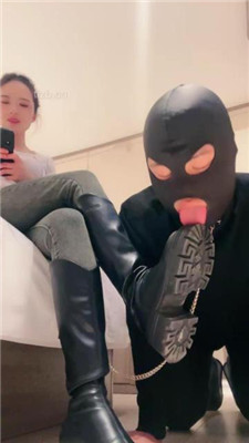 【沐阳大小姐】胯下辱/舔脏长靴原味船袜/骑马踩踏/脚喂食_绳艺库视频下载