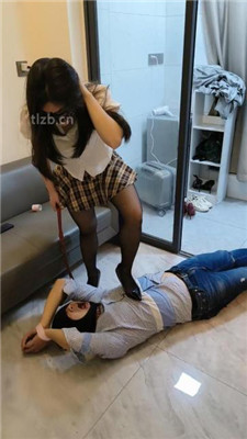 图片[6]-维密】JK姐姐-黑丝脚踩脚垫/鞭打