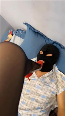 图片[4]-麻辣女教官】高跟黑丝脚踩地毯狗