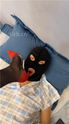 图片[5]-麻辣女教官】高跟黑丝脚踩地毯狗