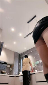 【冷颜】真实圈养家奴犬化实录【上】_绳艺库视频下载