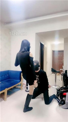 图片[4]-兔兔大人】艺术场-踩狗头磕头/提档/鞭打/闻白袜/舔脏鞋底/跺踩