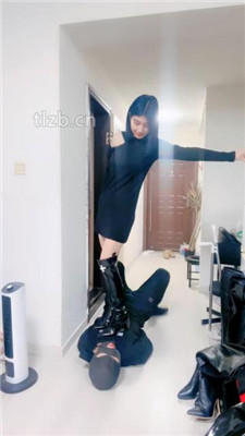 图片[7]-兔兔大人】艺术场-踩狗头磕头/提档/鞭打/闻白袜/舔脏鞋底/跺踩