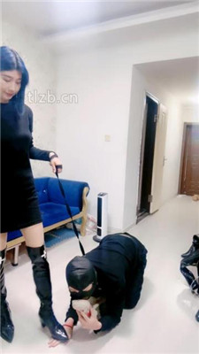 图片[14]-兔兔大人】艺术场-踩狗头磕头/提档/鞭打/闻白袜/舔脏鞋底/跺踩